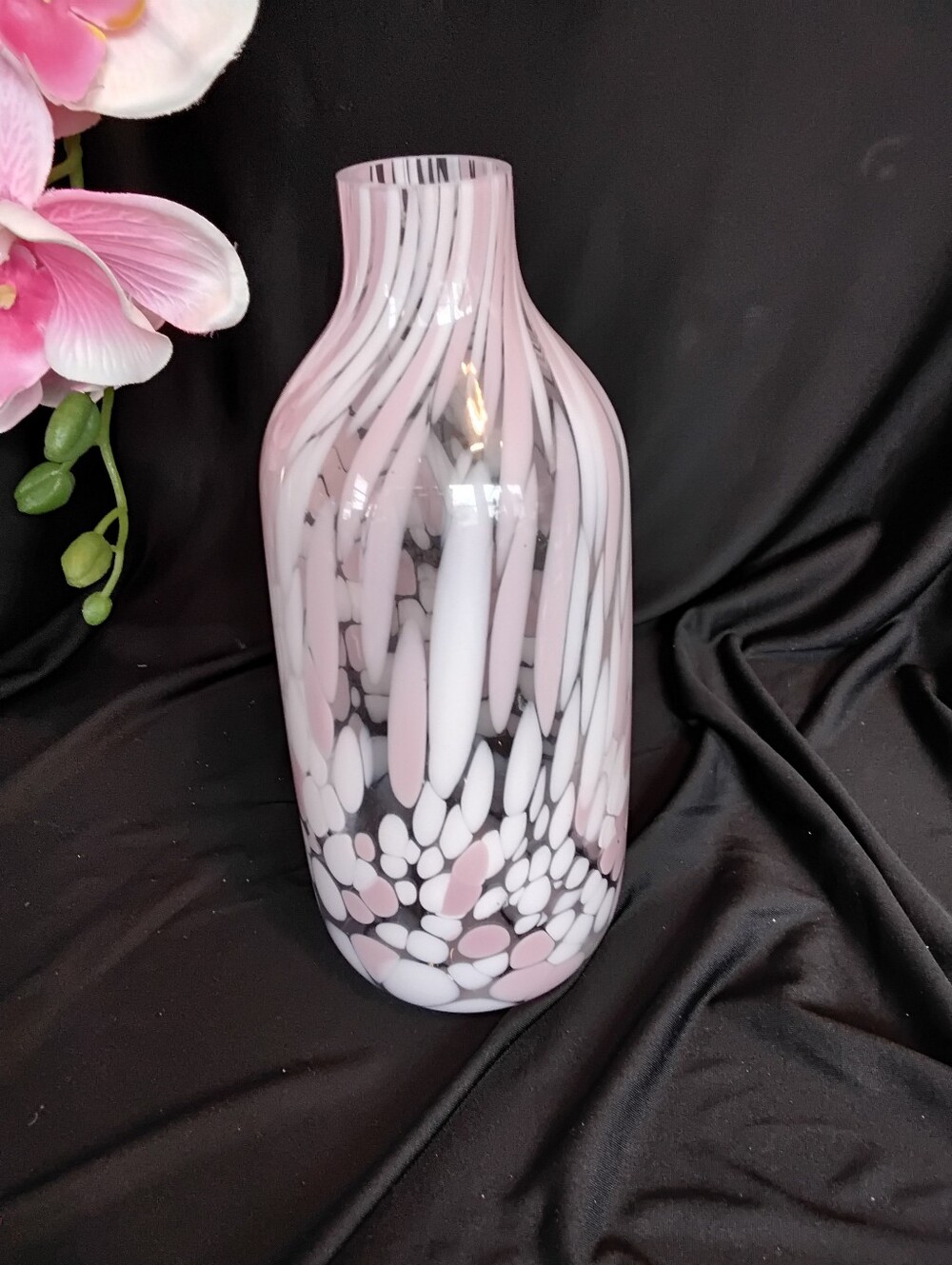 1 Handcrafted Glass Vase - Elegant Pink